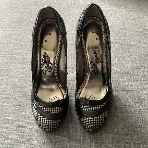 Naughty Monkey Uptown Girl Red and Black Heels - Picture 2 of 8